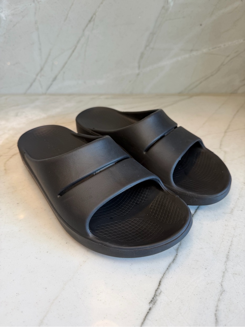 OOFOS OOahh Black Recovery Slide Sandals Comfort Slip-On Womens 8